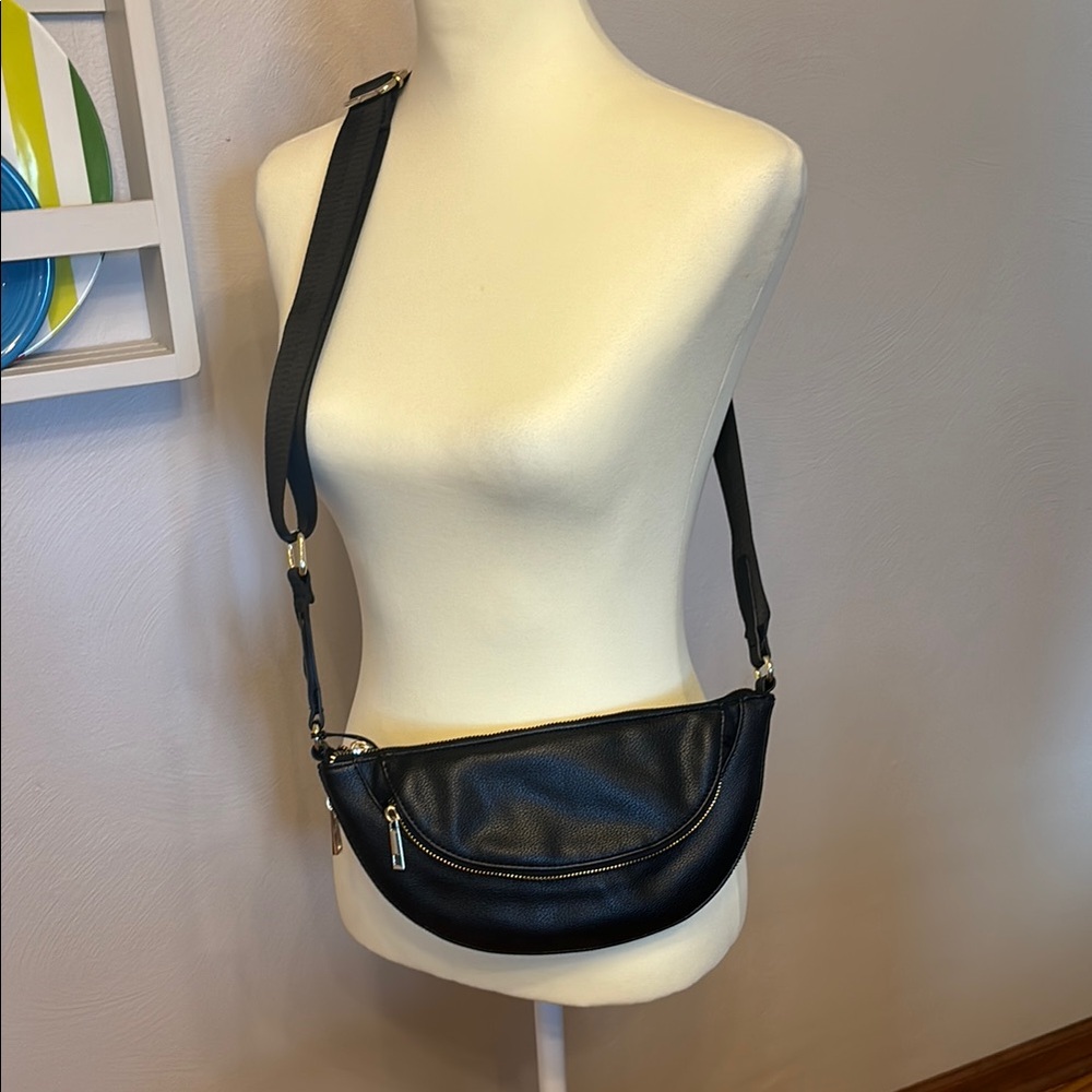 NWT Sondra Roberts Black Leather Crossbody Bag